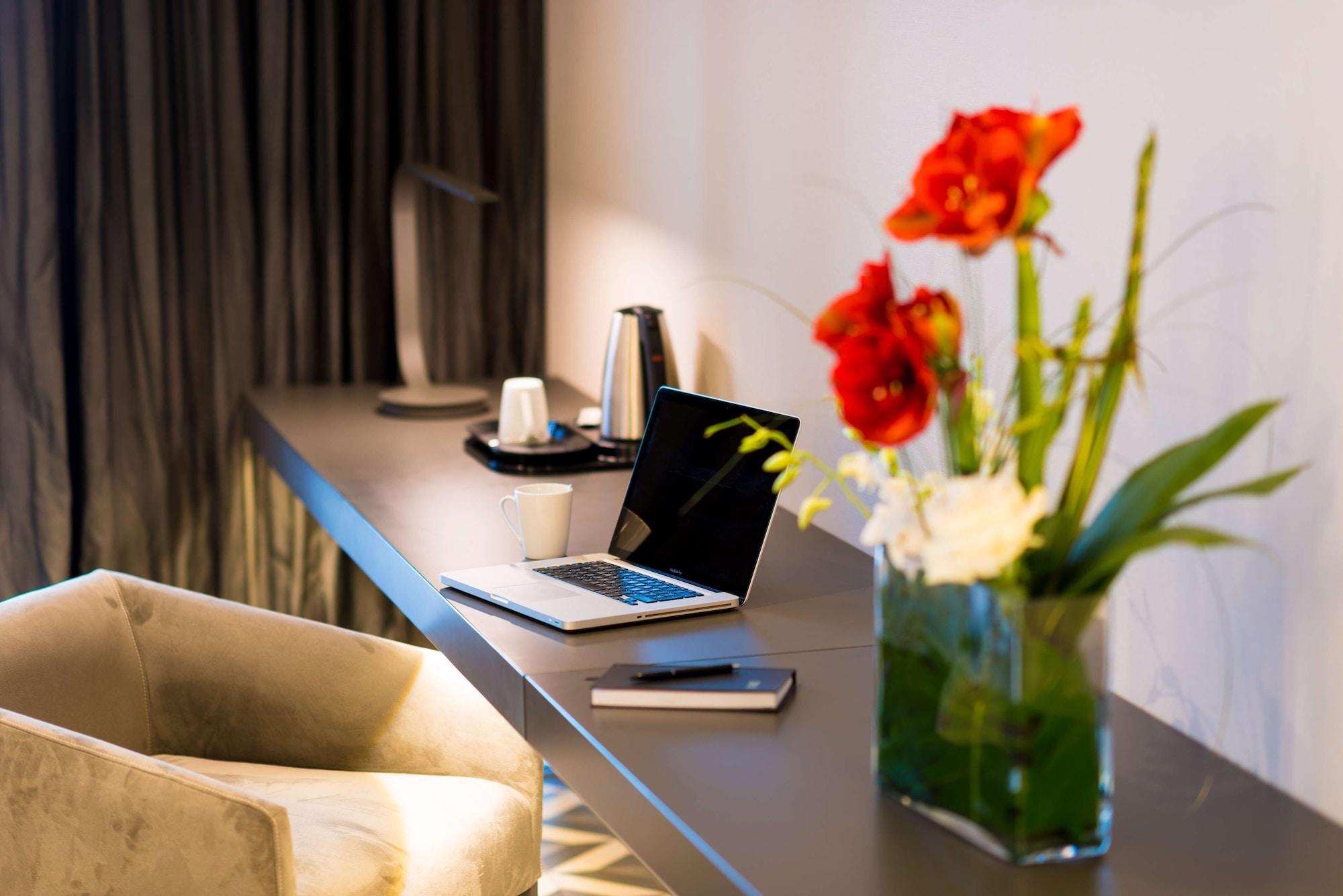 เรดิสัน โฮเทล ดาการ์ดีอัมเนียดิโอ Hotel Noflaye ภายนอก รูปภาพ